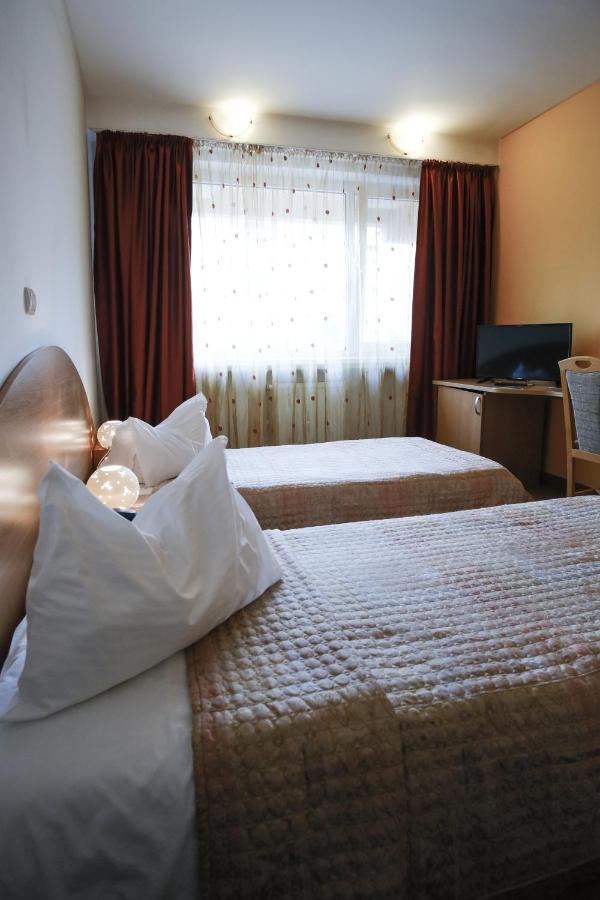Hotel Rusca Хунедоара Екстериор снимка