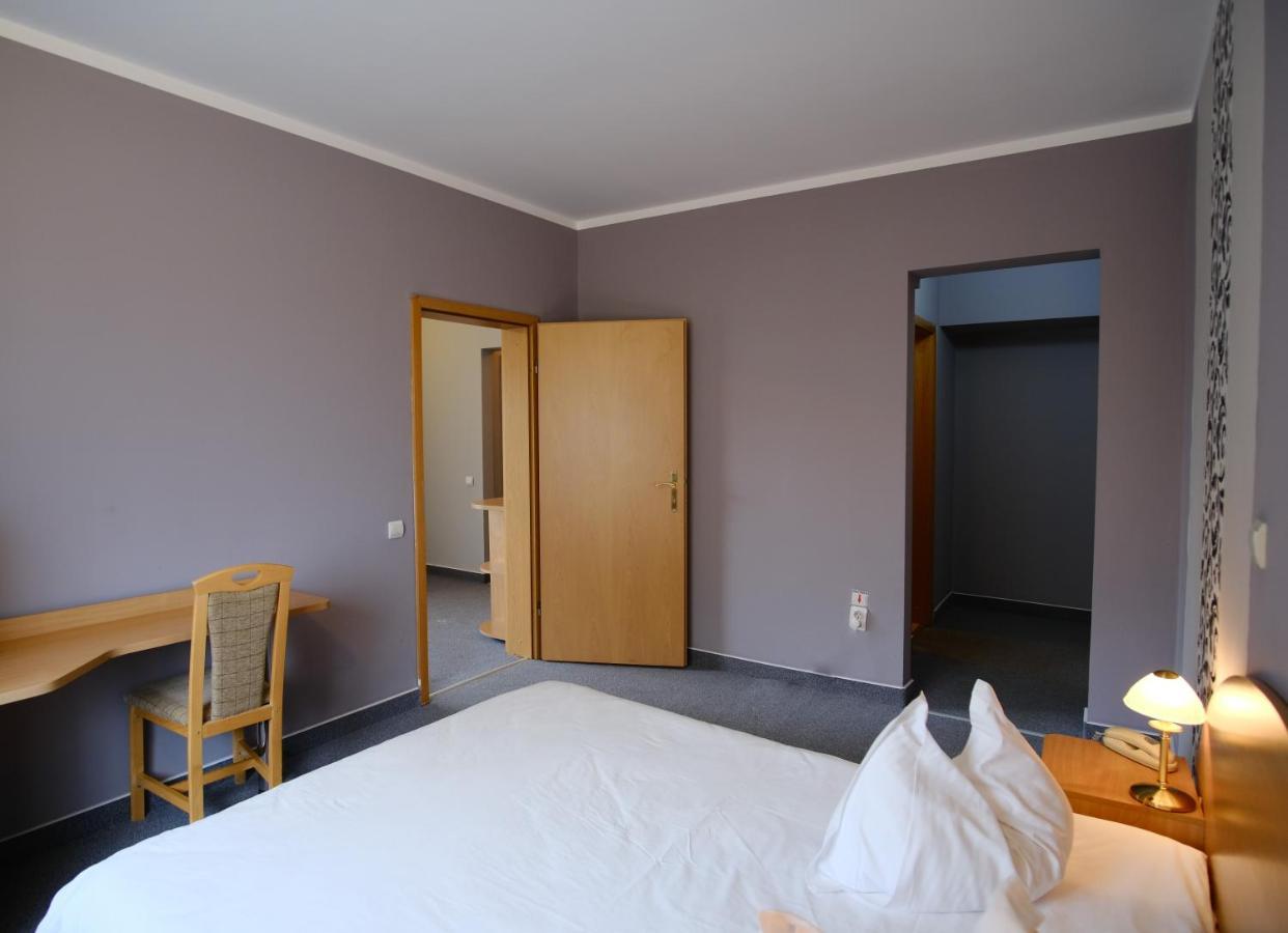 Hotel Rusca Хунедоара Екстериор снимка