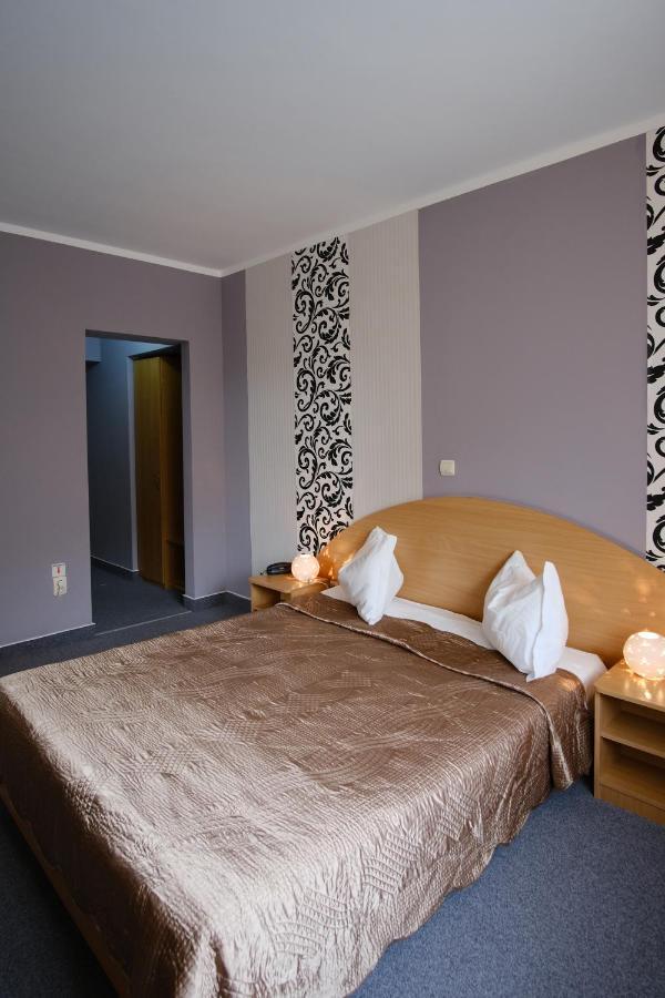Hotel Rusca Хунедоара Екстериор снимка